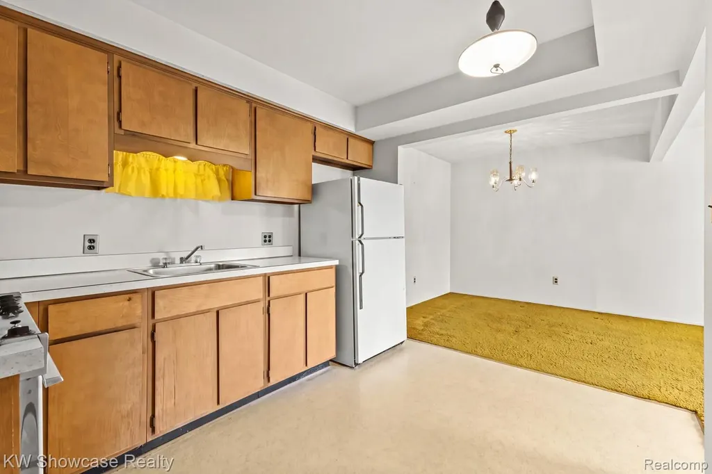 30167 Lorraine Avenue Warren City MI 48093