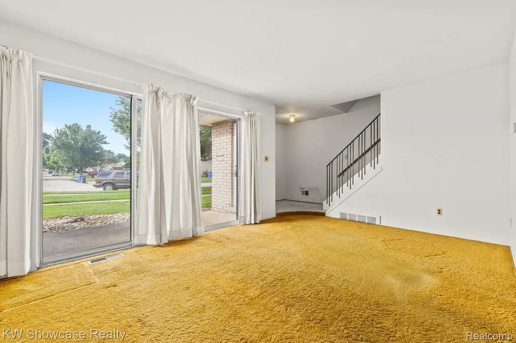 30167 Lorraine Avenue Warren City MI 48093