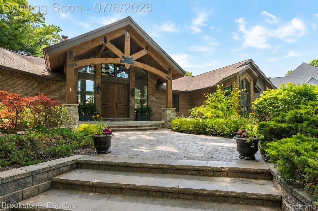 7215 Deer Lake Court Independence Charter Township MI 48346