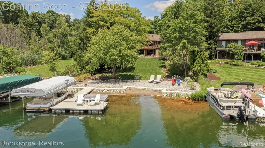 7215 Deer Lake Court Independence Charter Township MI 48346