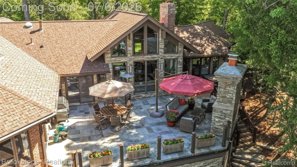 7215 Deer Lake Court Independence Charter Township MI 48346