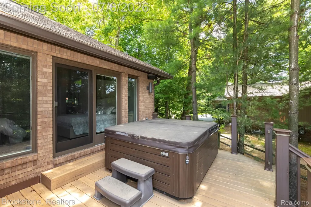 7215 Deer Lake Court Independence Charter Township MI 48346