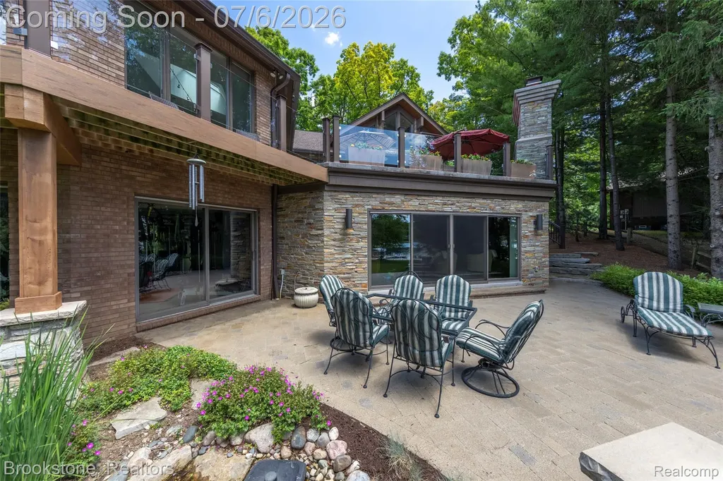7215 Deer Lake Court Independence Charter Township MI 48346