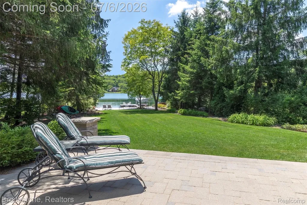 7215 Deer Lake Court Independence Charter Township MI 48346