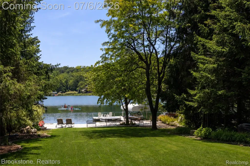7215 Deer Lake Court Independence Charter Township MI 48346