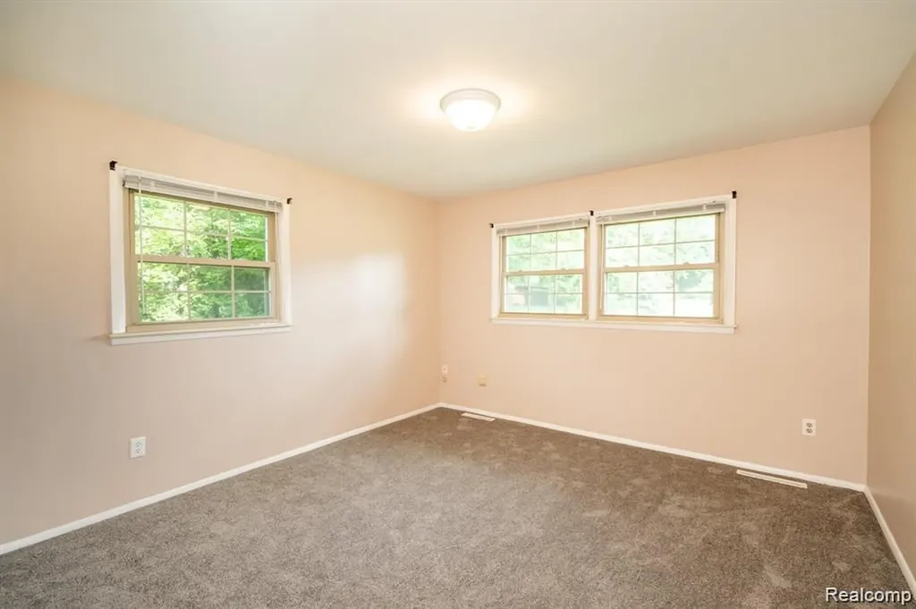 1239 Ashover Drive Bloomfield Charter Township MI 48304