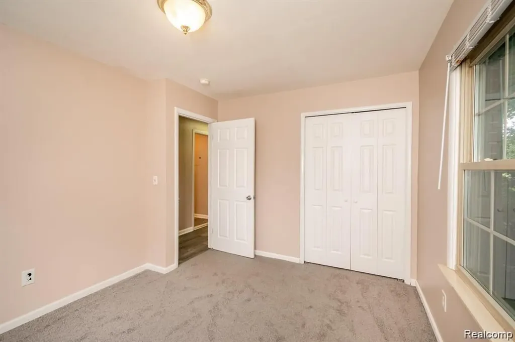 1239 Ashover Drive Bloomfield Charter Township MI 48304