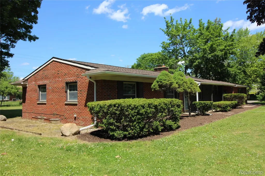 1239 Ashover Drive Bloomfield Charter Township MI 48304