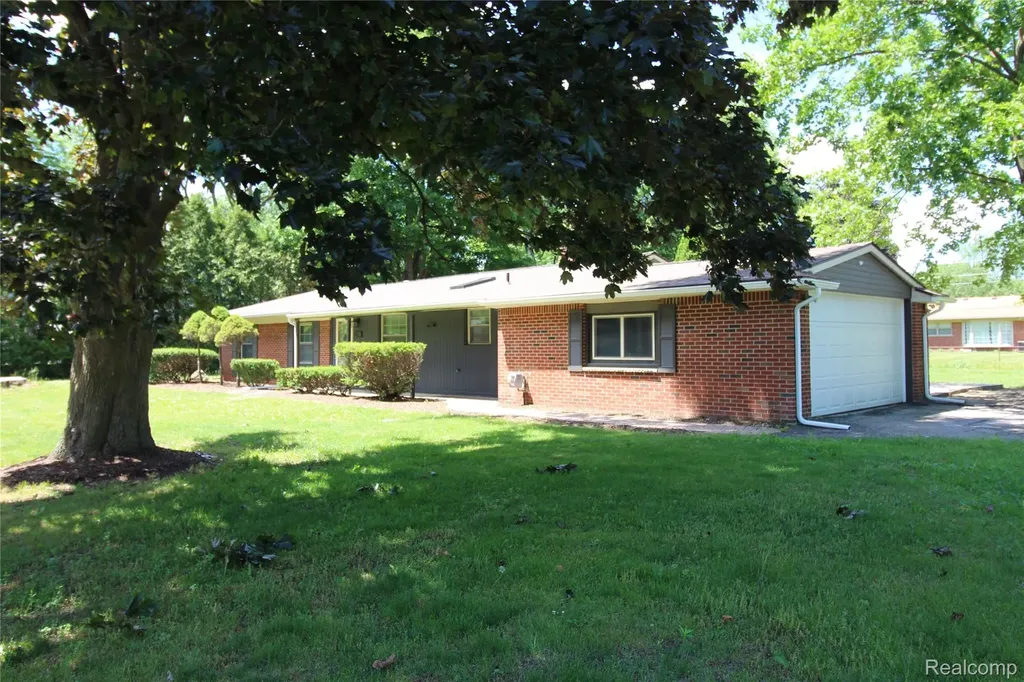 1239 Ashover Drive Bloomfield Charter Township MI 48304