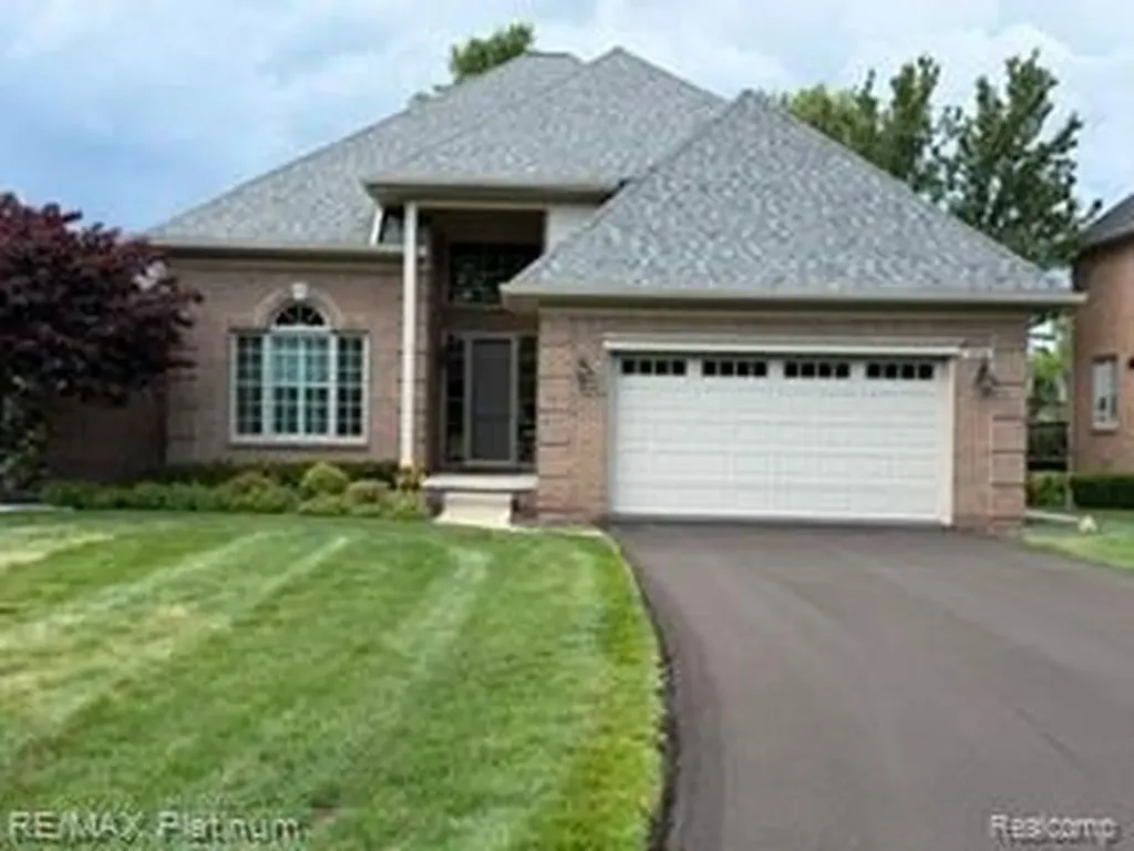 7230 Pine Vista Drive Genoa Township MI 48116