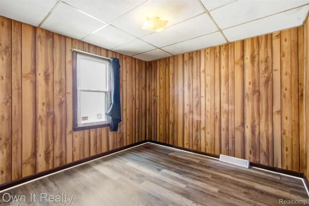 26546 Palmer Boulevard Madison Heights City MI 48071