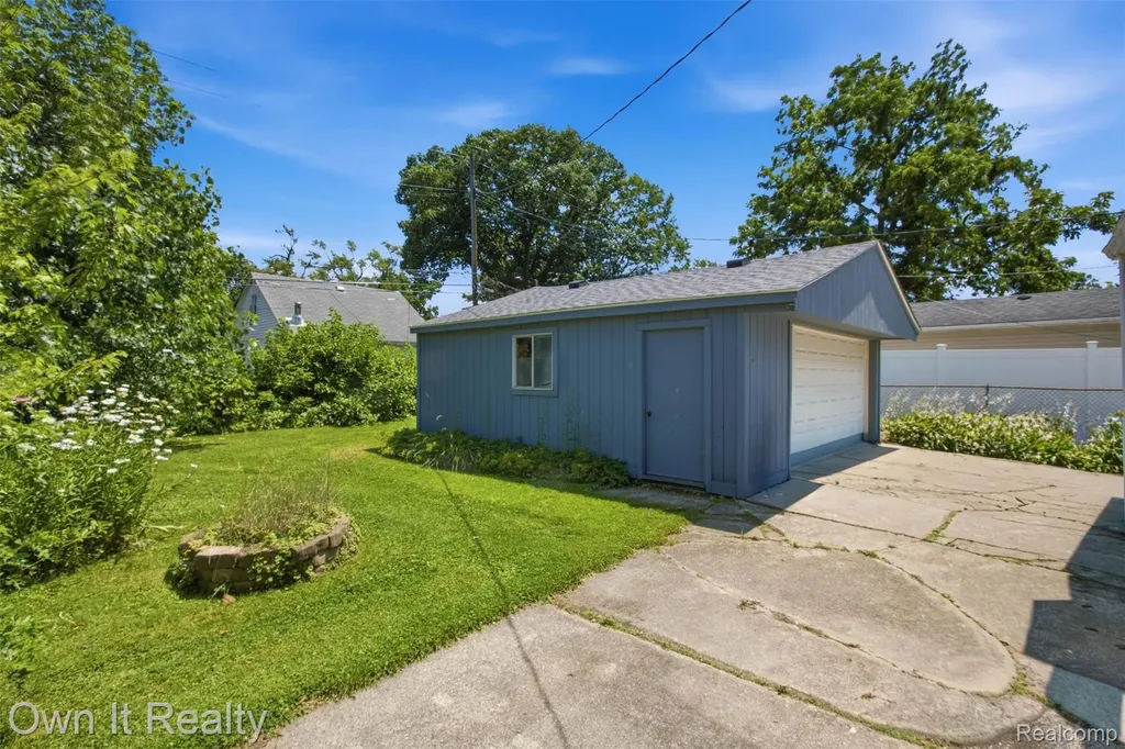 26546 Palmer Boulevard Madison Heights City MI 48071