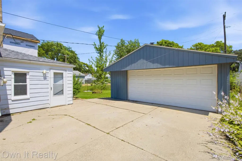 26546 Palmer Boulevard Madison Heights City MI 48071