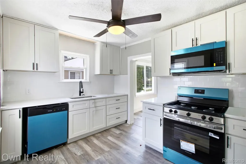 26546 Palmer Boulevard Madison Heights City MI 48071