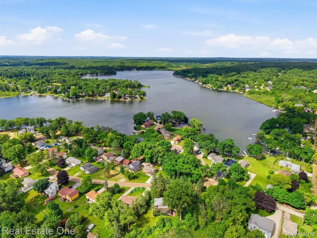 6160 Wertz Springfield Charter Township MI 48350