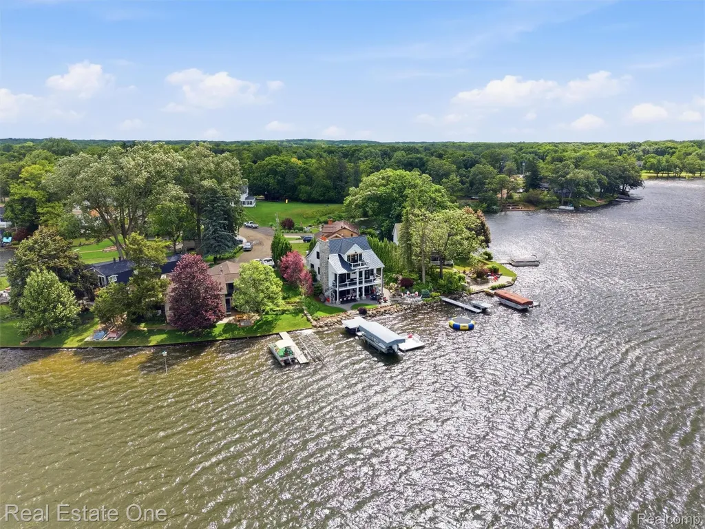 6160 Wertz Springfield Charter Township MI 48350