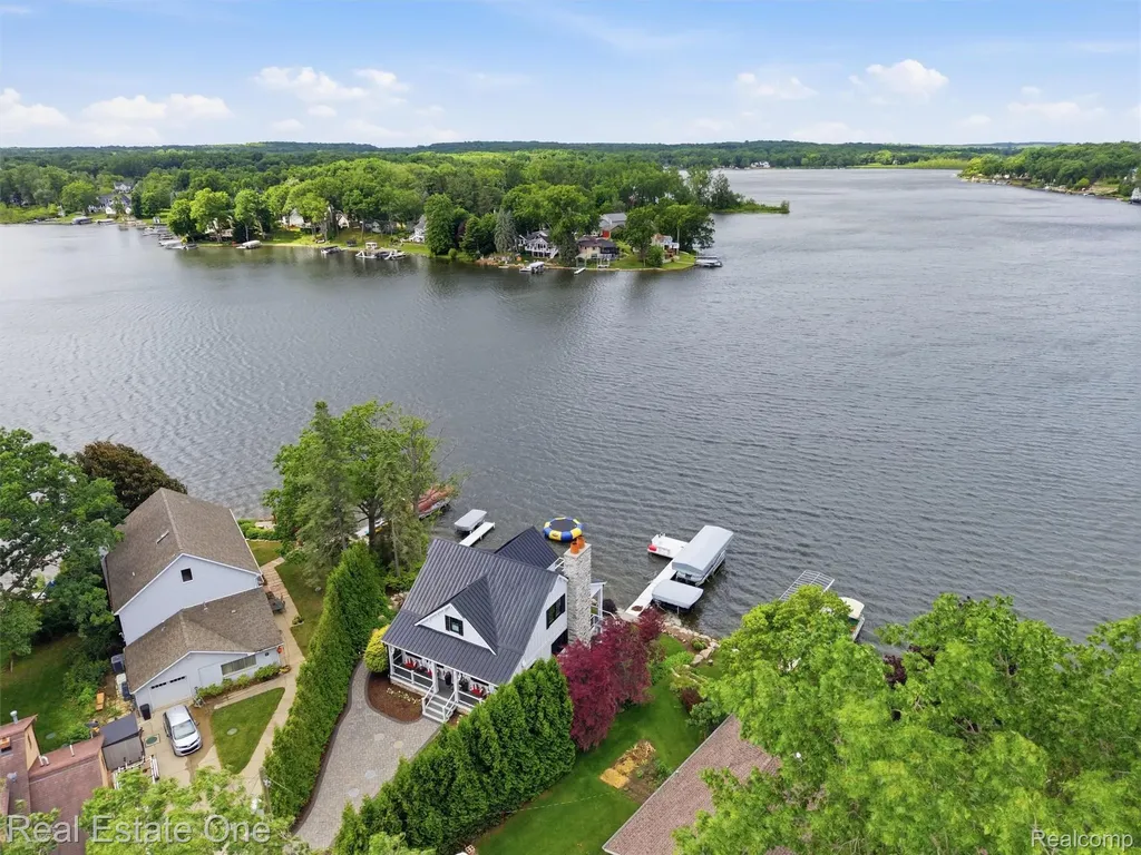 6160 Wertz Springfield Charter Township MI 48350