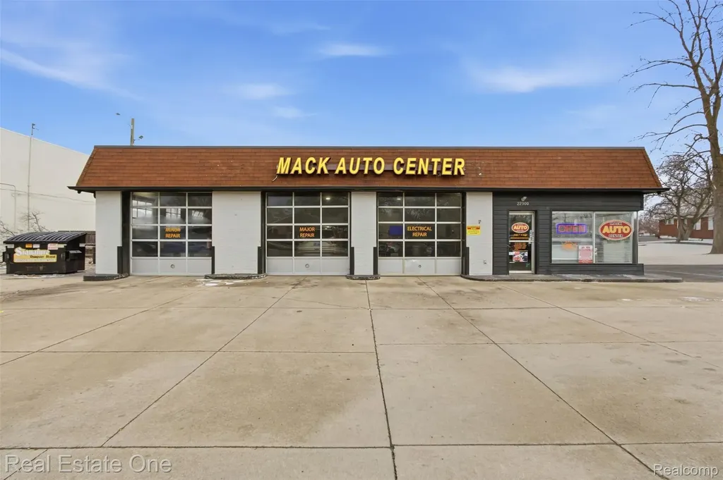 22900 Greater Mack Avenue St. Clair Shores City MI 48080