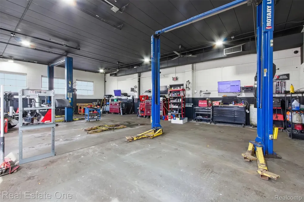 22900 Greater Mack Avenue St. Clair Shores City MI 48080