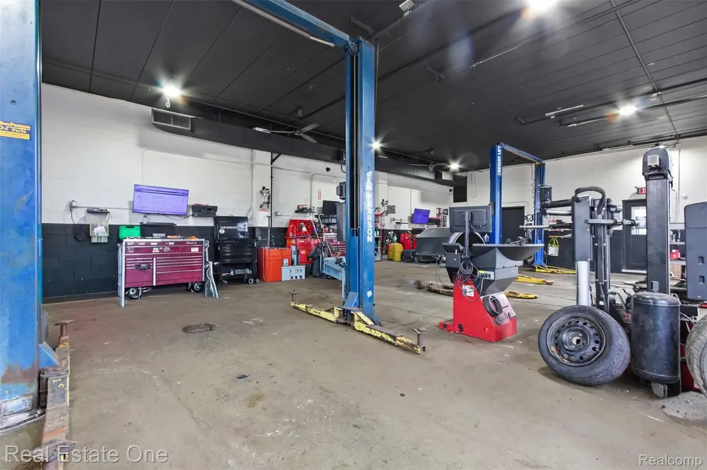 22900 Greater Mack Avenue St. Clair Shores City MI 48080