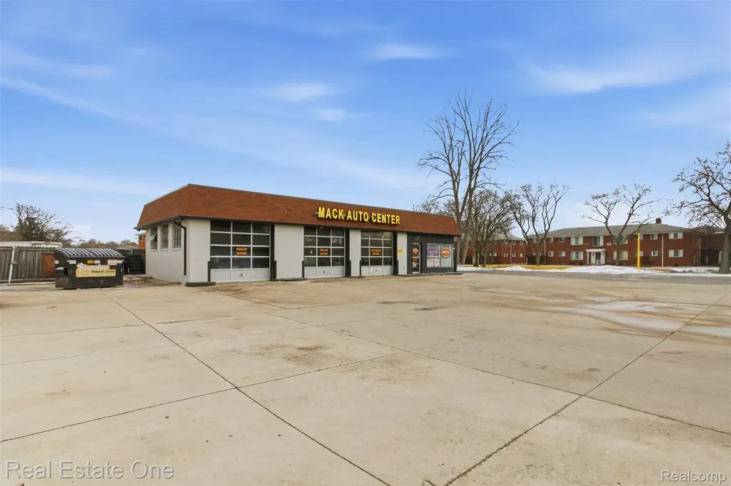 22900 Greater Mack Avenue St. Clair Shores City MI 48080