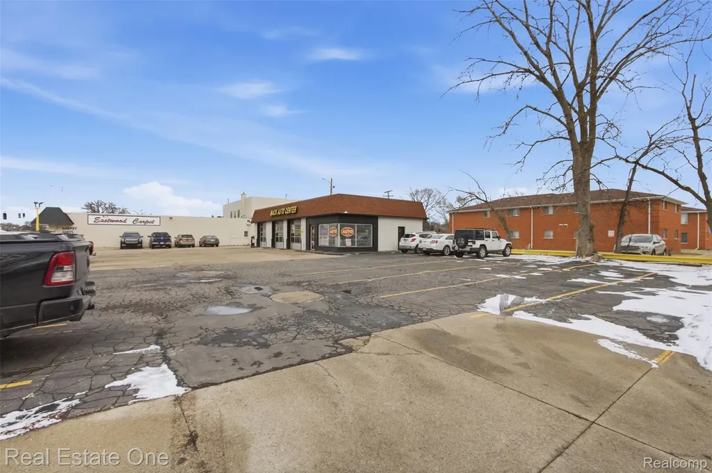 22900 Greater Mack Avenue St. Clair Shores City MI 48080