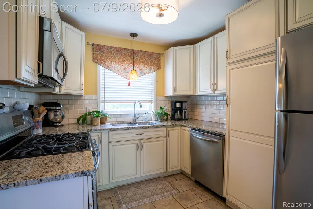 1588 11th Street Wyandotte City MI 48192