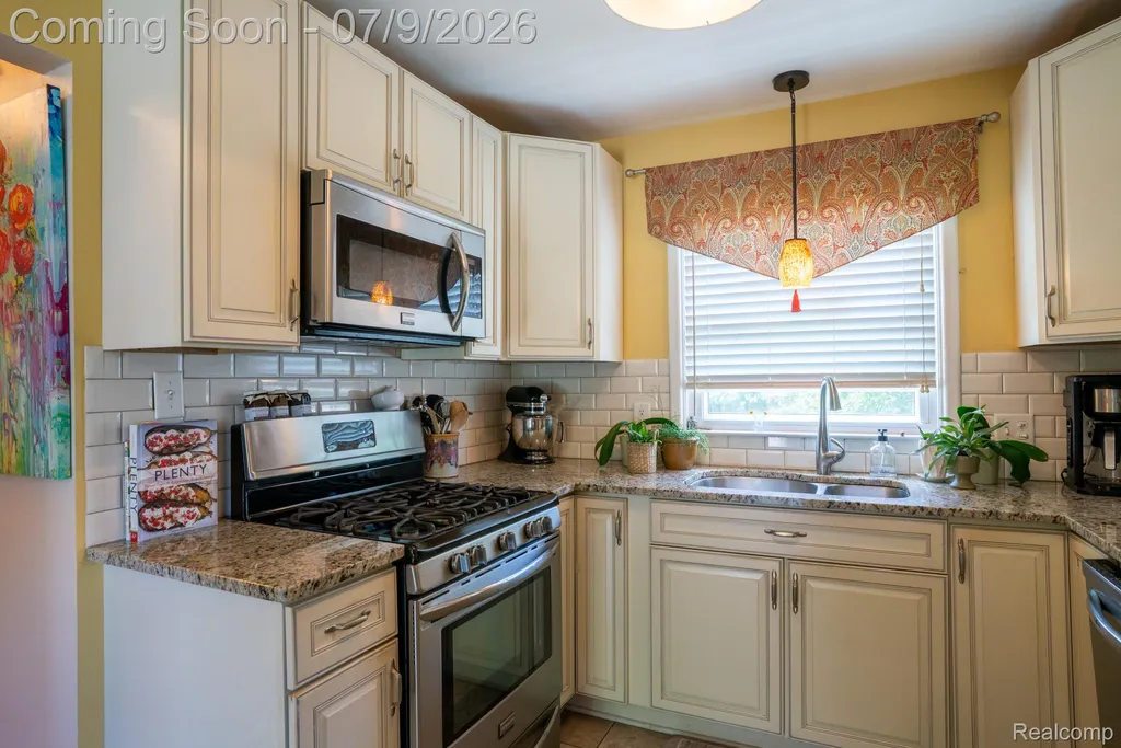 1588 11th Street Wyandotte City MI 48192
