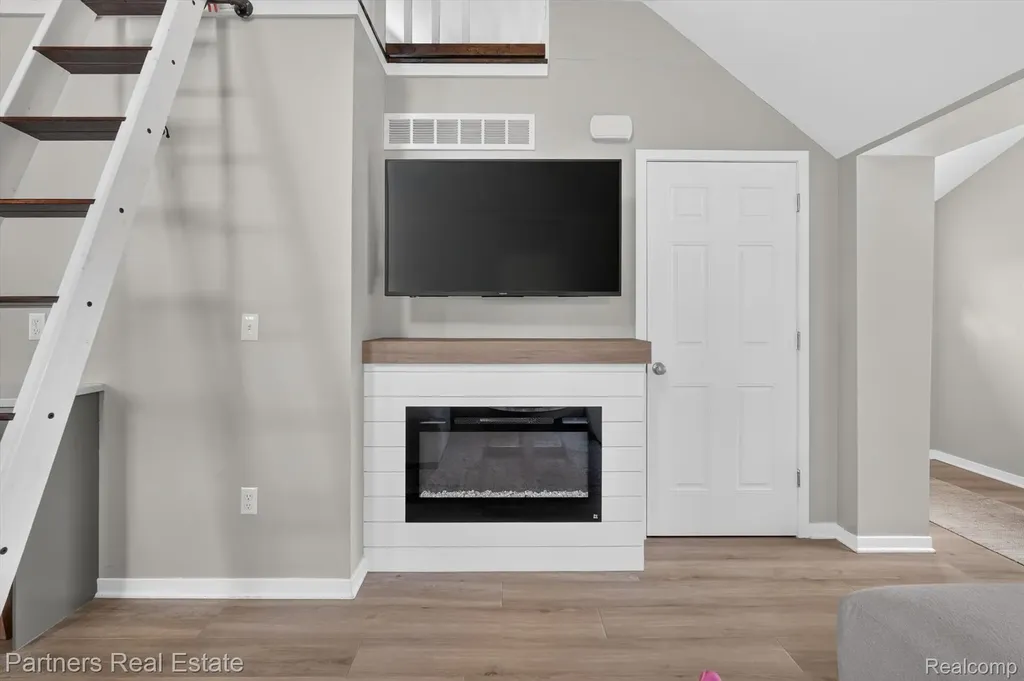 425 S 7th Street Brighton City MI 48116