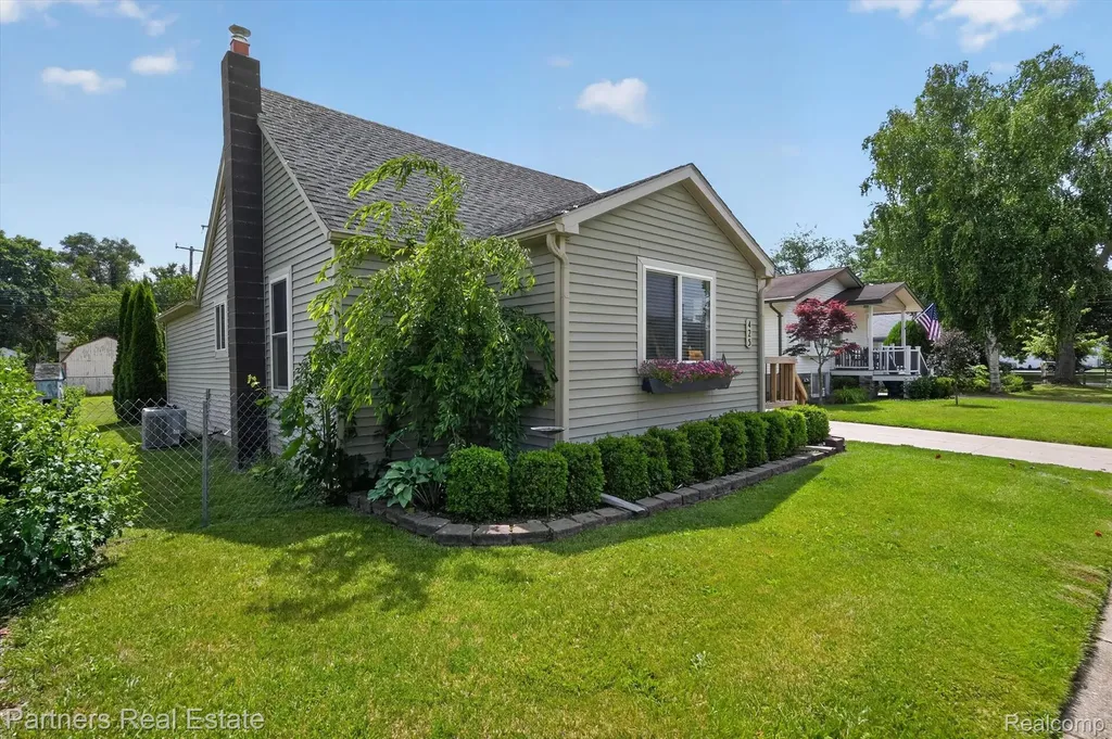 425 S 7th Street Brighton City MI 48116