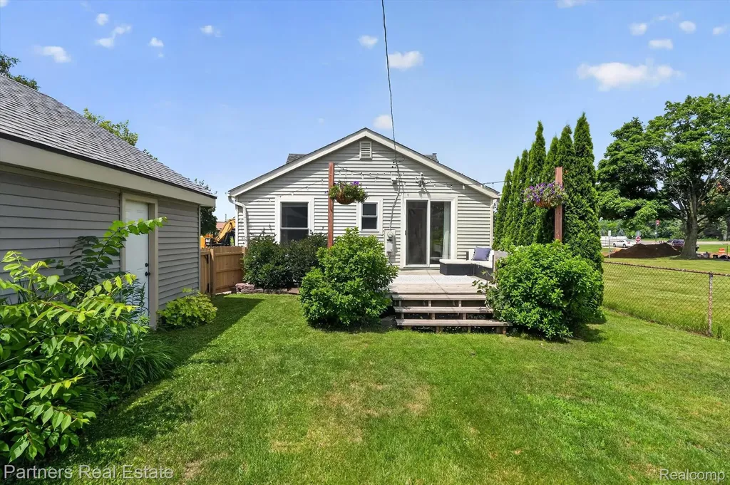 425 S 7th Street Brighton City MI 48116