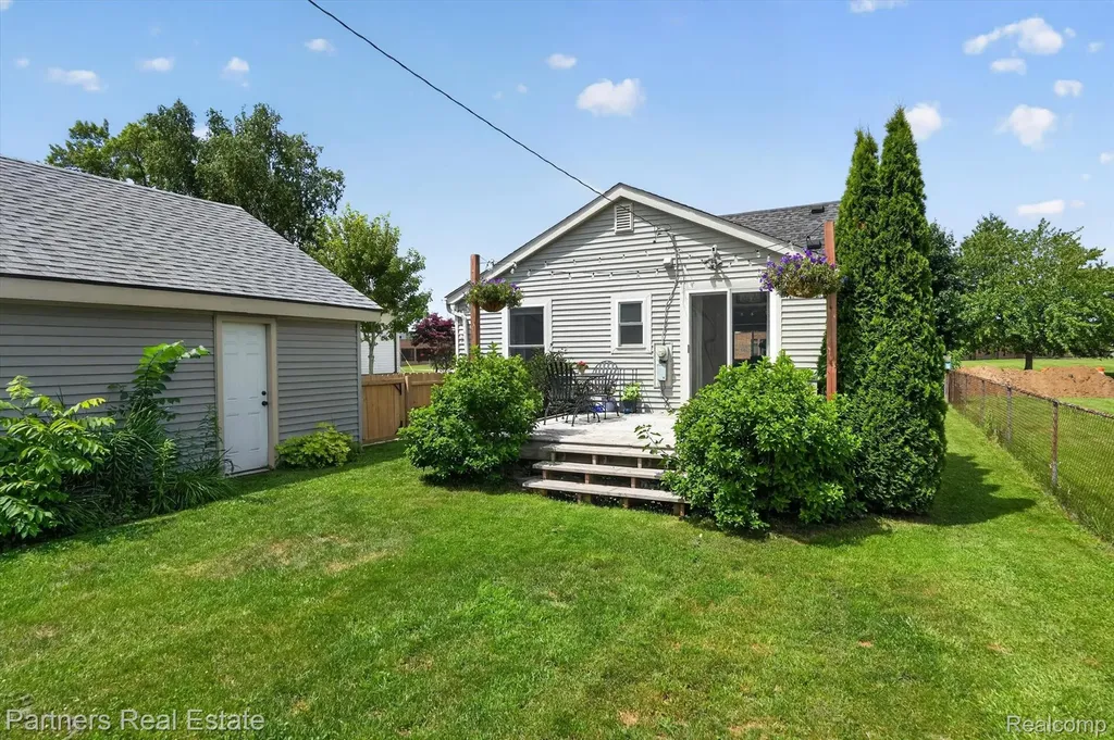 425 S 7th Street Brighton City MI 48116