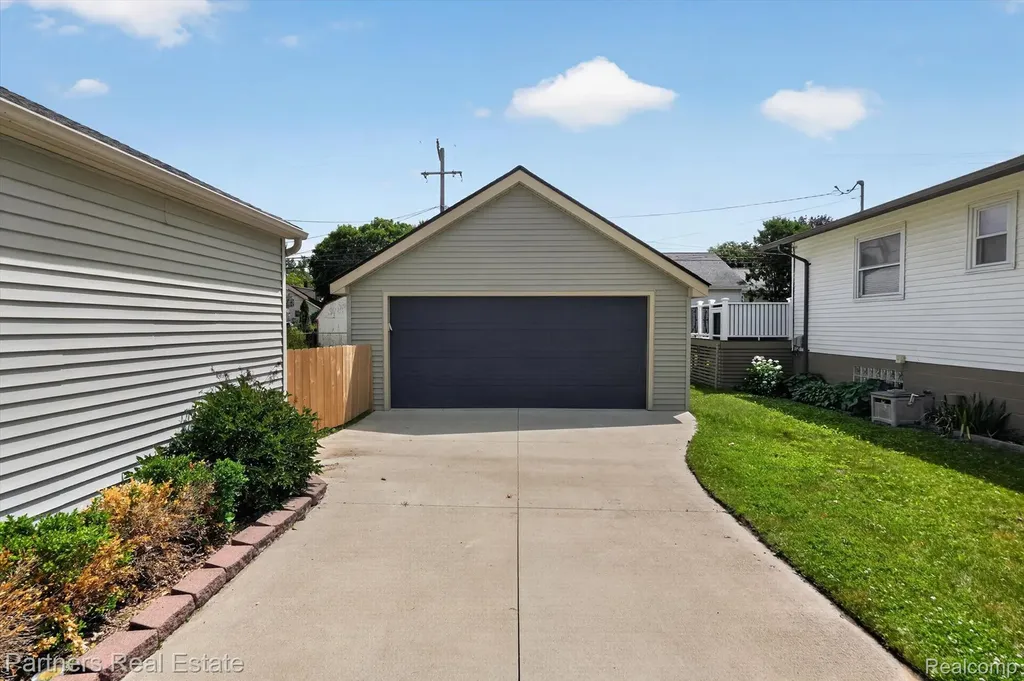 425 S 7th Street Brighton City MI 48116