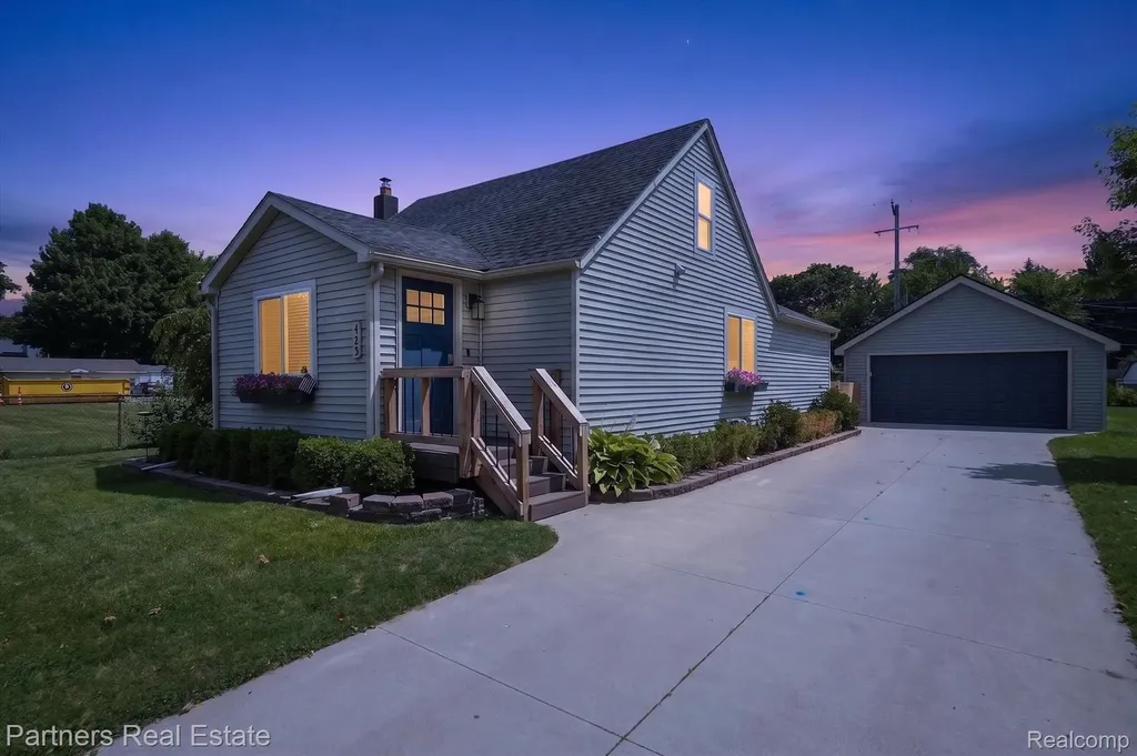 425 S 7th Street Brighton City MI 48116