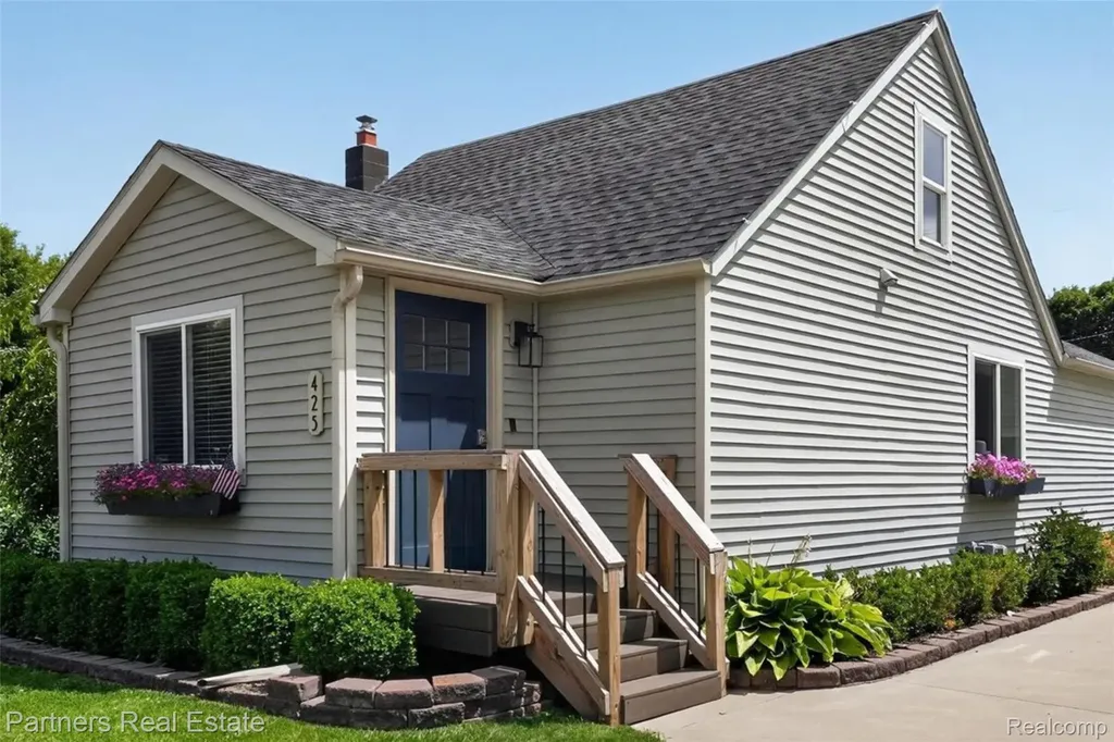 425 S 7th Street Brighton City MI 48116