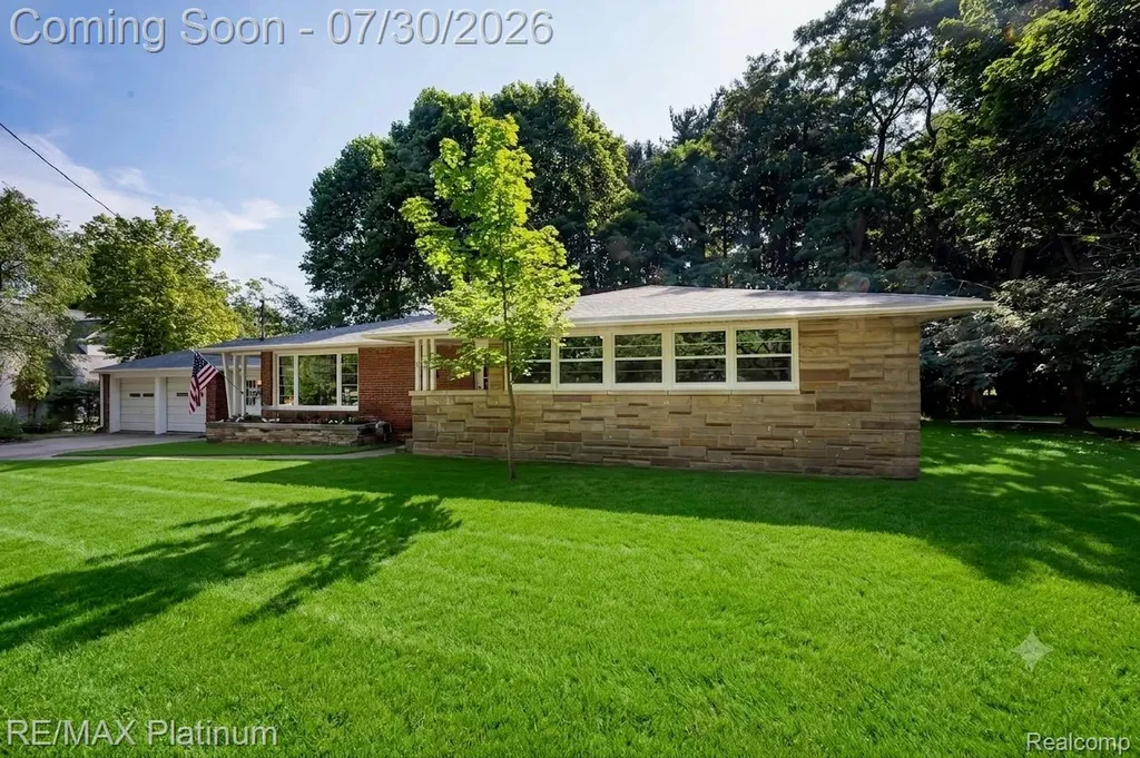 640 N Adelaide Street Fenton City MI 48430