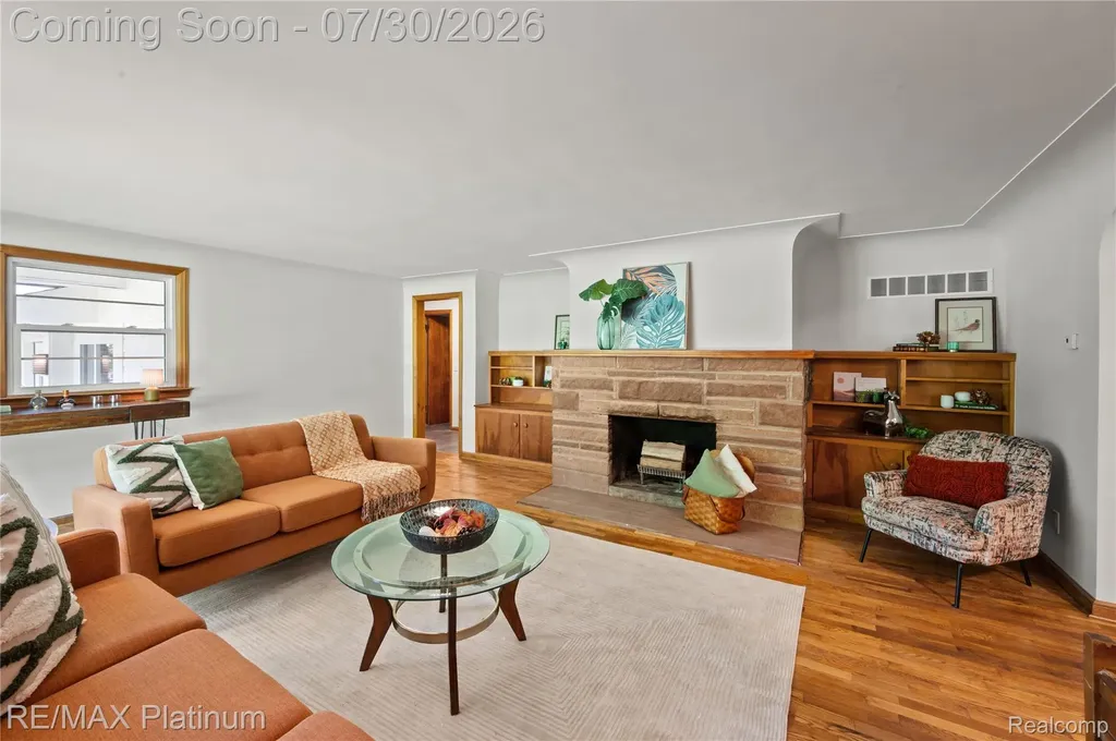 640 N Adelaide Street Fenton City MI 48430