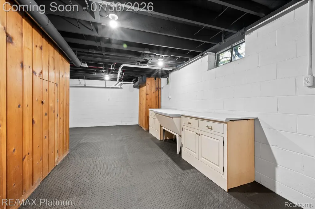640 N Adelaide Street Fenton City MI 48430