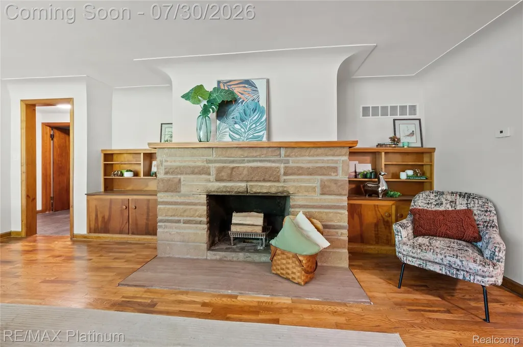 640 N Adelaide Street Fenton City MI 48430