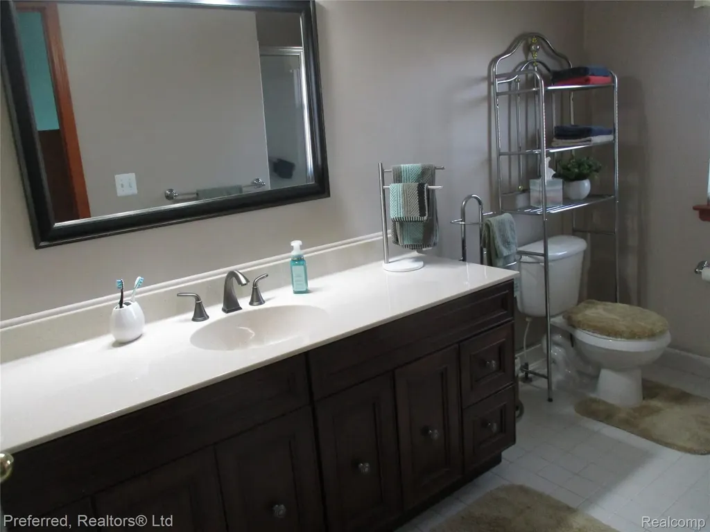 9153 Lakewood Drive Northfield Township MI 48189
