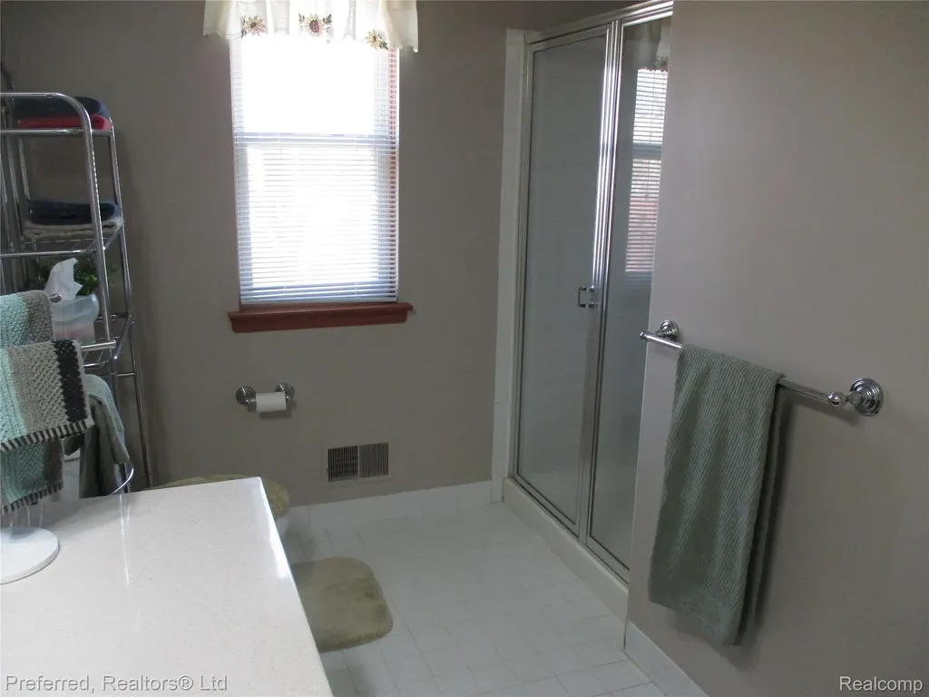 9153 Lakewood Drive Northfield Township MI 48189
