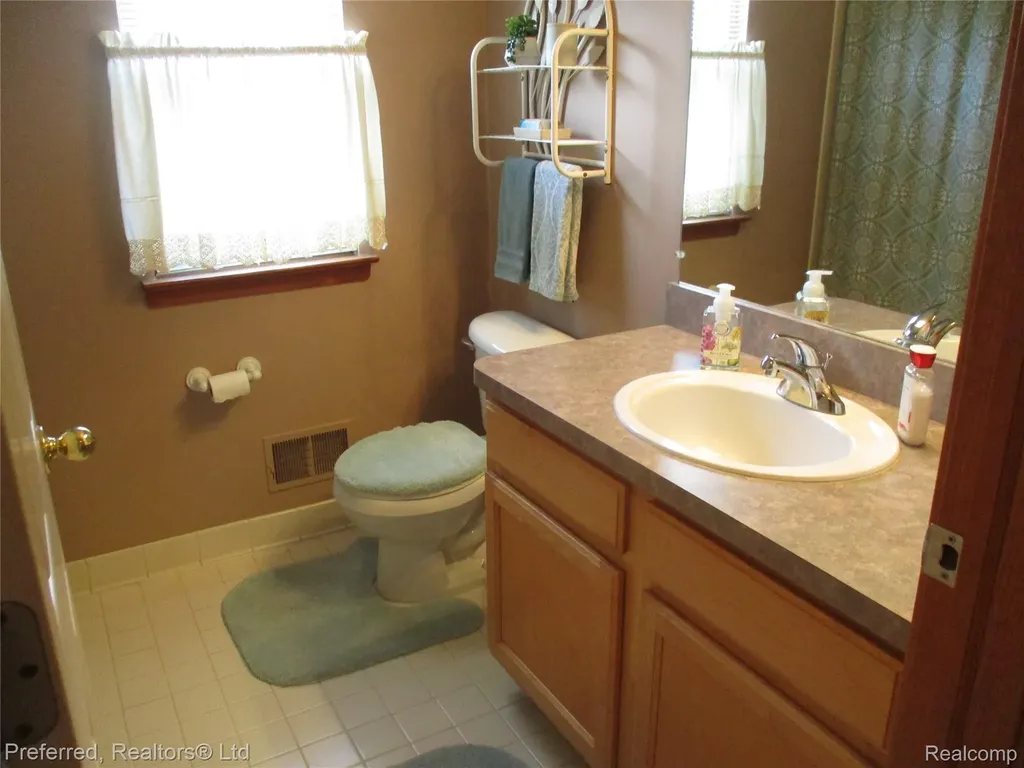 9153 Lakewood Drive Northfield Township MI 48189