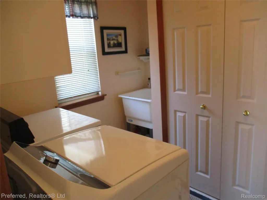 9153 Lakewood Drive Northfield Township MI 48189