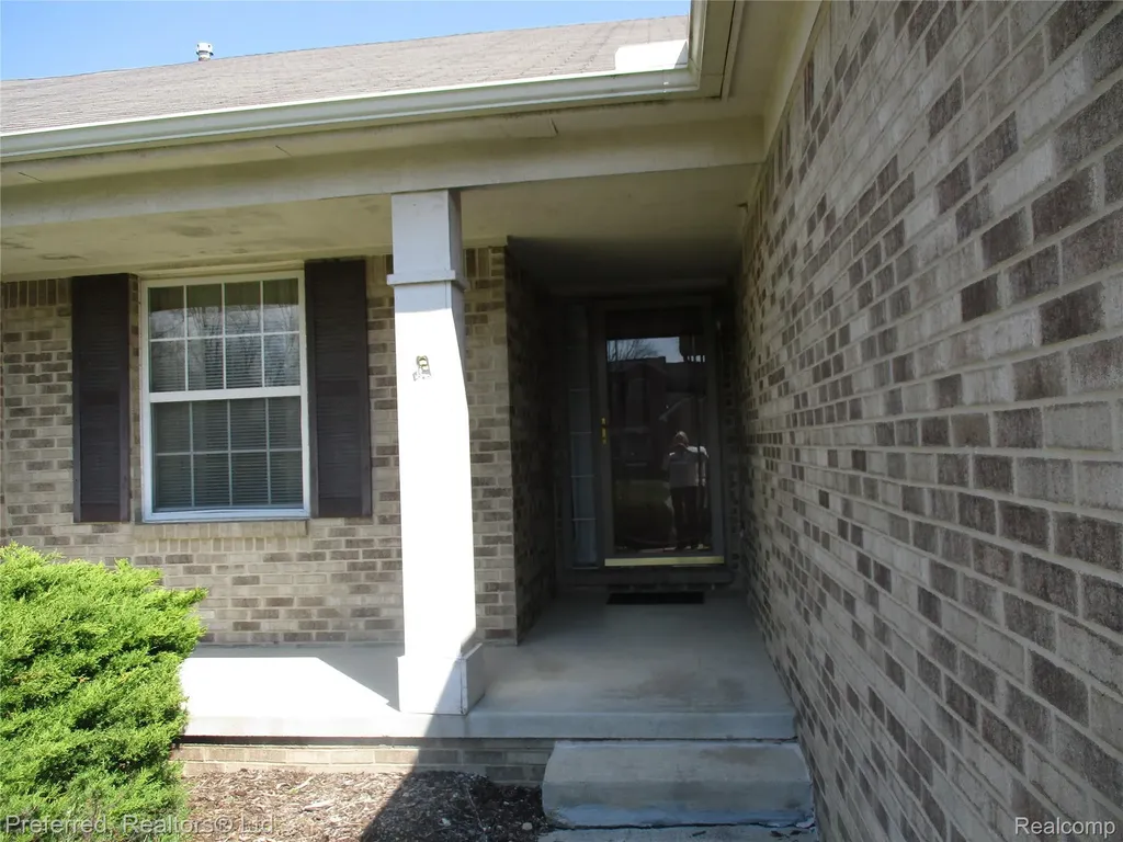 9153 Lakewood Drive Northfield Township MI 48189