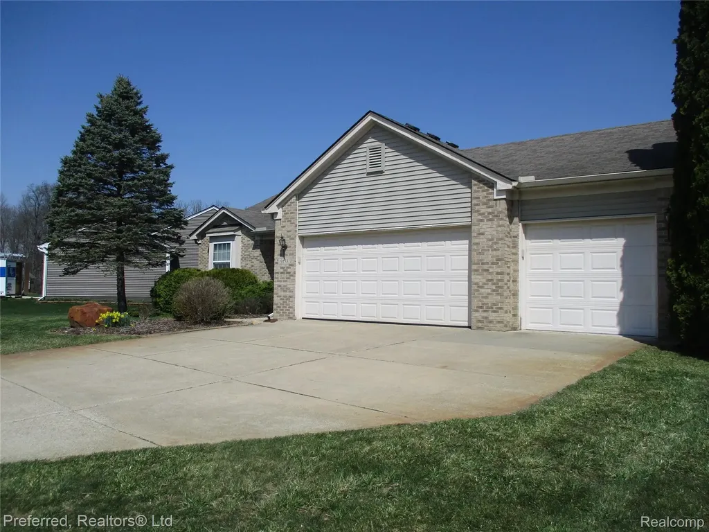 9153 Lakewood Drive Northfield Township MI 48189