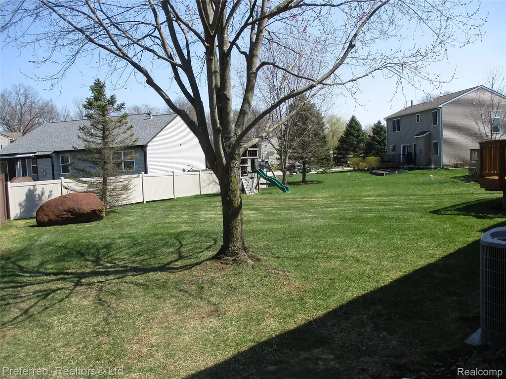 9153 Lakewood Drive Northfield Township MI 48189