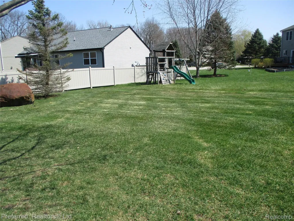 9153 Lakewood Drive Northfield Township MI 48189