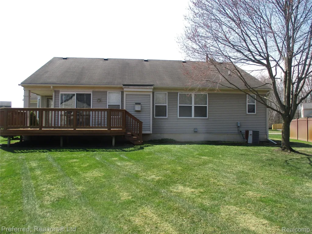 9153 Lakewood Drive Northfield Township MI 48189