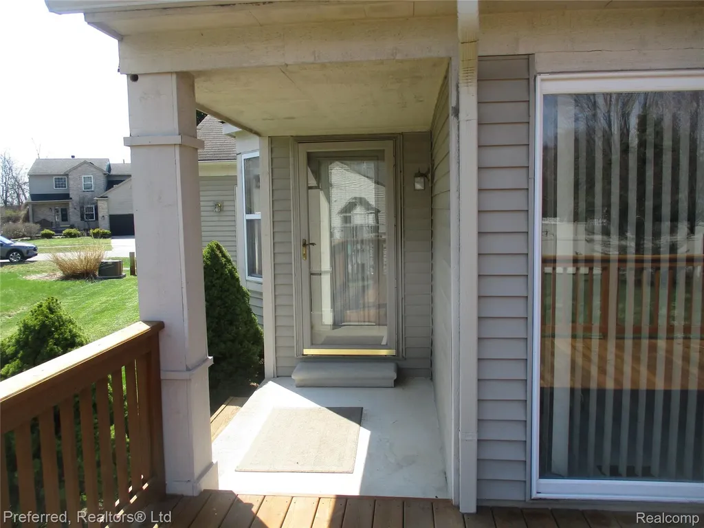 9153 Lakewood Drive Northfield Township MI 48189