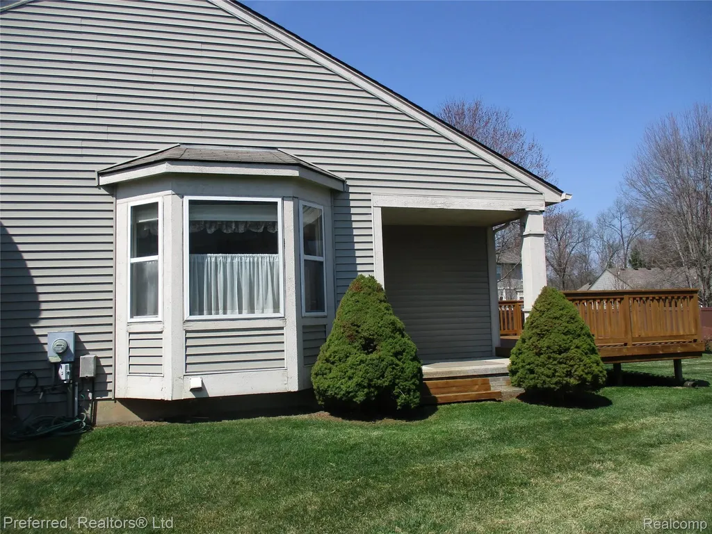 9153 Lakewood Drive Northfield Township MI 48189